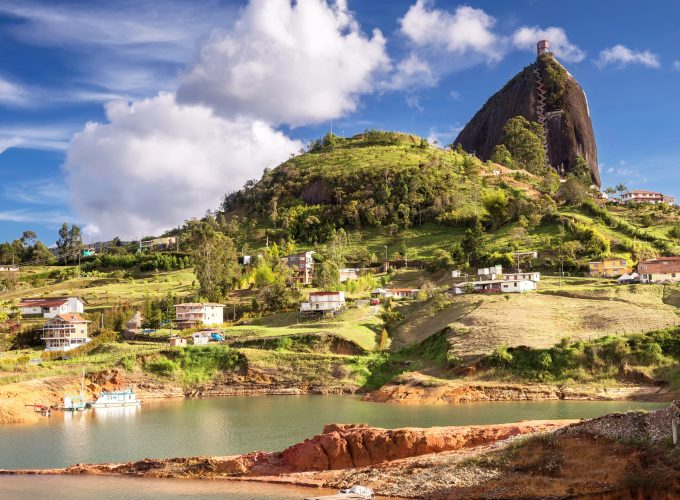 Tour Guatapé y Piedra del Peñol – Medellín