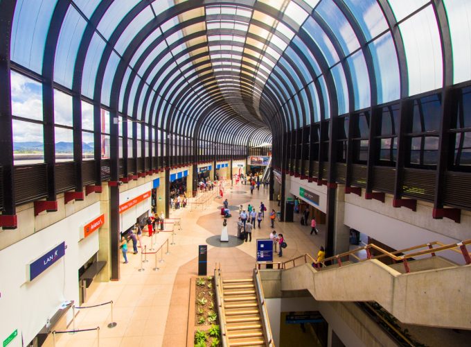 Traslado Aeropuerto José Maria Córdova Nocturno – Privado – Español